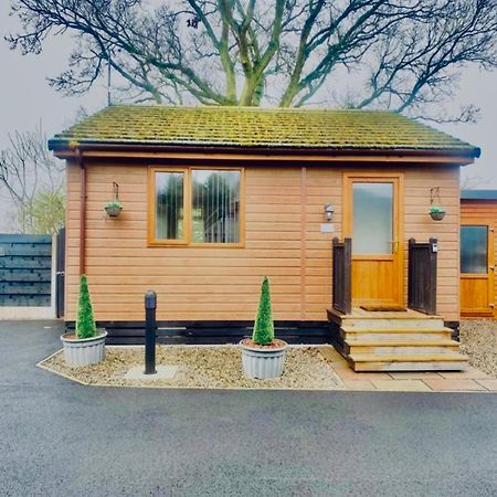 יורק Cherry Cabin With Hot Tub מראה חיצוני תמונה