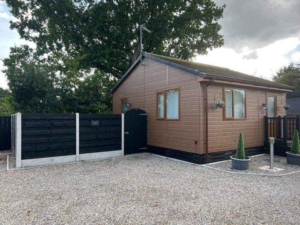 יורק Cherry Cabin With Hot Tub מראה חיצוני תמונה